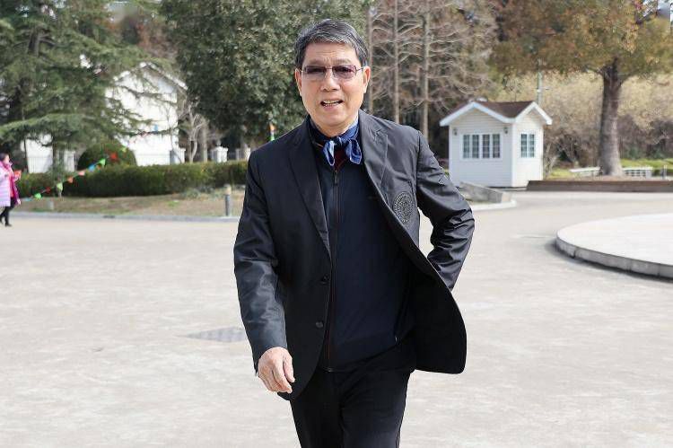 口述两人男一女三p