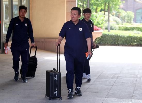 被男人狂揉吃奶胸60分钟